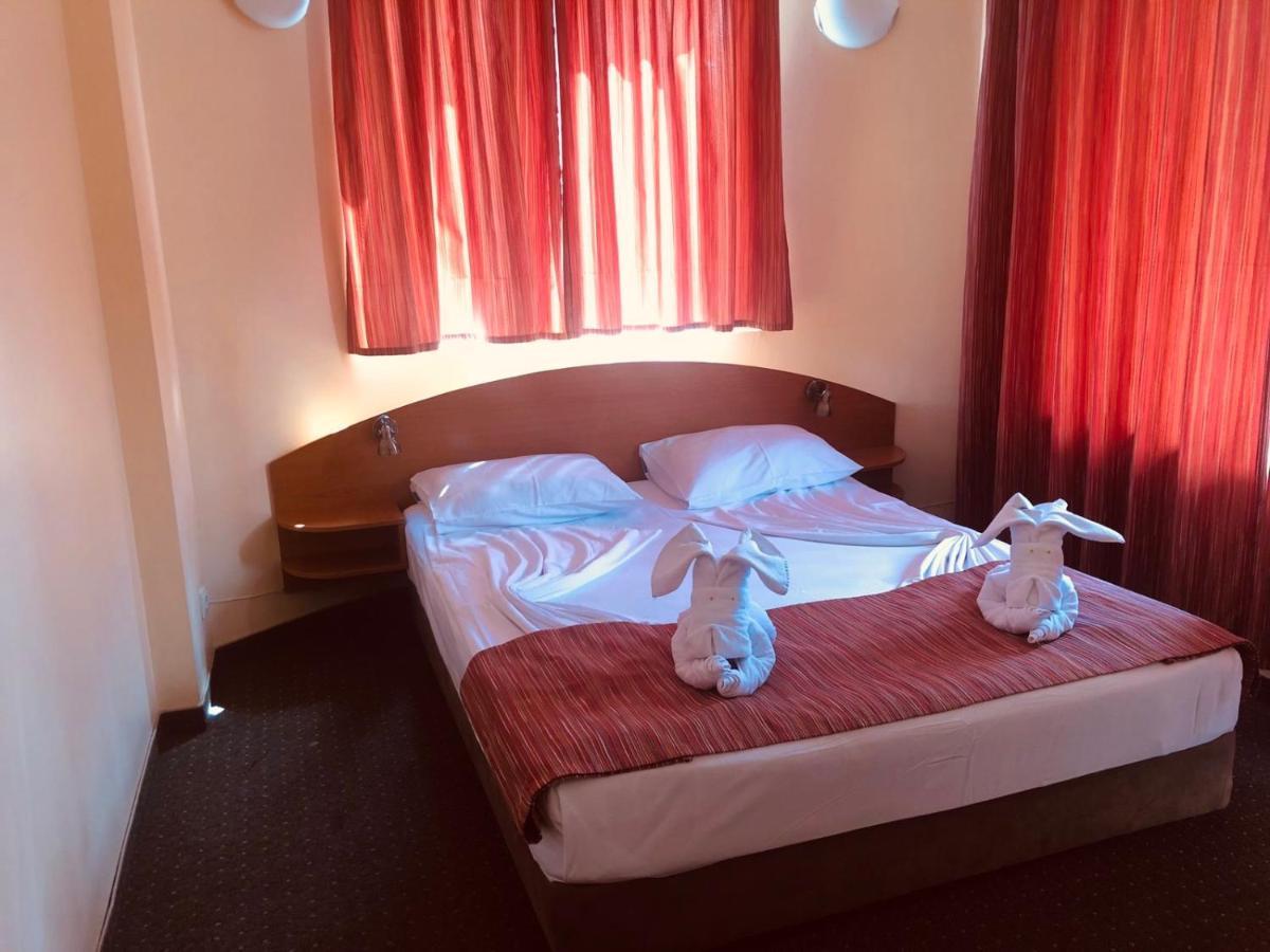 Family Hotel Deja Vu Ravda Ngoại thất bức ảnh