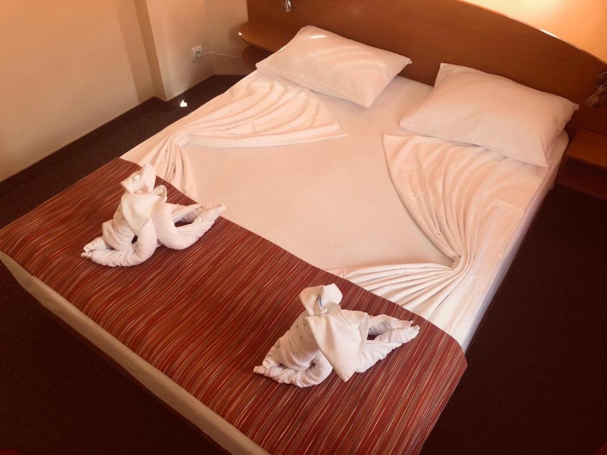 Family Hotel Deja Vu Ravda Ngoại thất bức ảnh