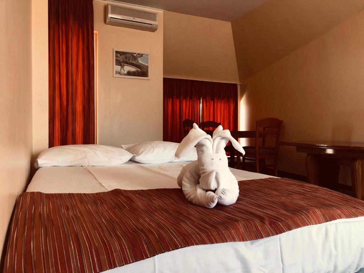 Family Hotel Deja Vu Ravda Ngoại thất bức ảnh