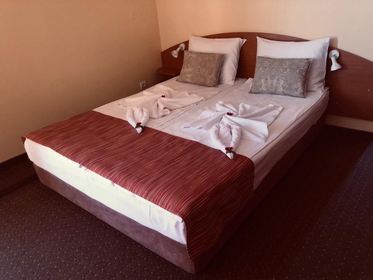 Family Hotel Deja Vu Ravda Ngoại thất bức ảnh