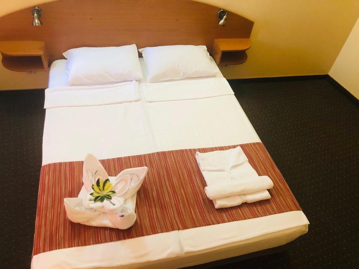 Family Hotel Deja Vu Ravda Ngoại thất bức ảnh