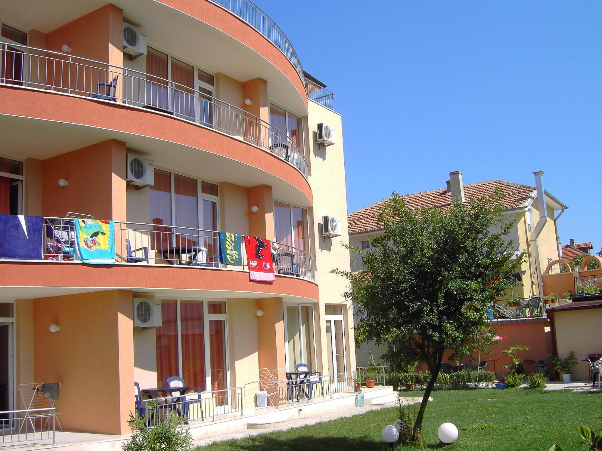 Family Hotel Deja Vu Ravda Ngoại thất bức ảnh